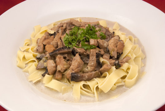 Geschnetzeltes in Bier-Rahm-Sauce mit Pasta