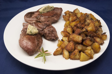 Schweineherzsteak mit Rosmarinkartoffeln