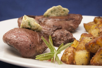 Schweineherzsteak mit Rosmarinkartoffeln