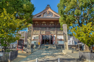 Fototapeta premium Eirei-do Hall w dzielnicy Shitennoji Temple w Osace