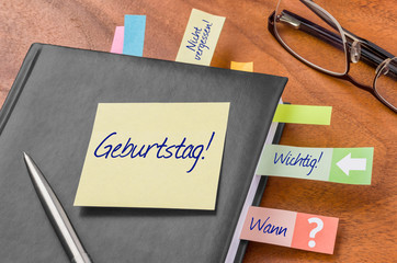 Terminkalender mit Haftnotiz - Geburtstag
