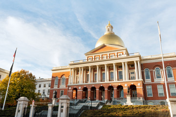 Obraz premium Massachusetts State house on Beacon Hill, downtown Boston