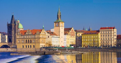 Fototapeta na wymiar Prague, musée Smetana, vieille ville vue de la rive gauche,