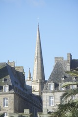 Obraz na płótnie Canvas le clocher de la cathedrale a st malo.