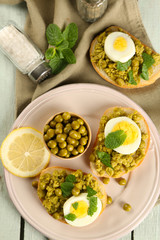 Sandwiches with green peas paste and boiled egg