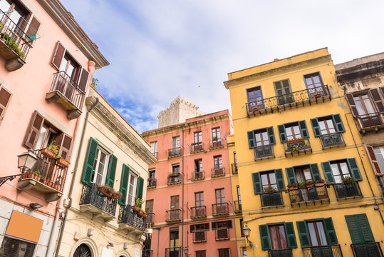 Sardegna, Cagliari, palazzine di piazza Yenne