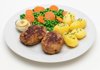 Frikadellen mit Gemüse und Kartoffeln