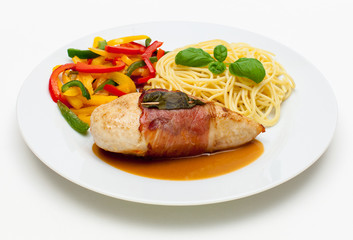 Hähnchenbrustfilet mit Spaghetti und Paprikagemüse
