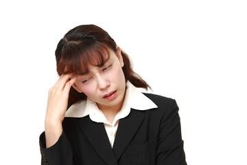 頭が痛むビジネスウーマン