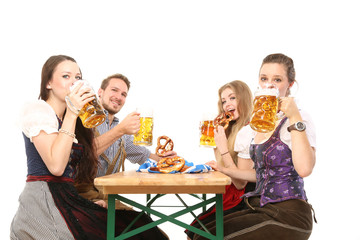 Gruppe junger Leute in Tracht