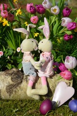 Osterkarte - glückliche Osterhasen