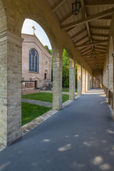Bornstedt-Kirche-Saeulengang-3