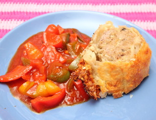 Hackbraten mit Paprikagemüse