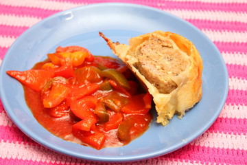 Hackbraten mit Paprikagemüse