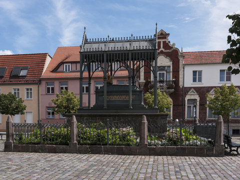 Gransee-Luisendenkmal-Wohnhaeuser