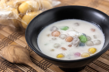 Thai dessert bua loi