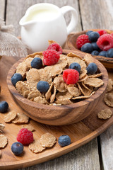 Fototapeta na wymiar wholegrain flakes with berries, milk for breakfast