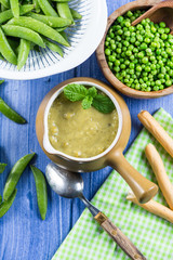 Fresh dieting garden peas and mint soup from above
