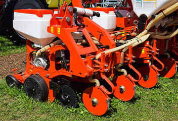 Agricultural crop sprayer machinery