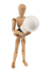 Un homme portant une ampoule électrique