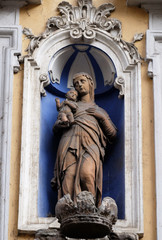 Fototapeta na wymiar Virgin Mary with baby Jesus, house facade in Graz, Austria