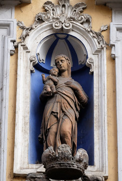 Virgin Mary with baby Jesus, house facade in Graz, Austria