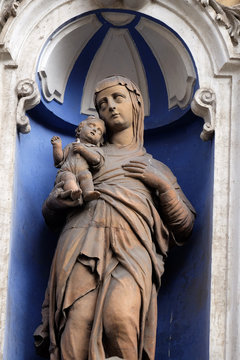 Virgin Mary with baby Jesus, house facade in Graz, Austria
