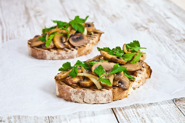 Sandwich with fried mushrooms