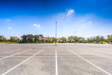 Empty parking lot - obrazy, fototapety, plakaty