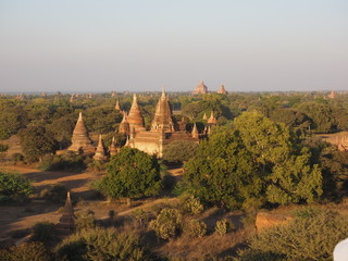 Pagodas budistas en Bagan (Myanmar)