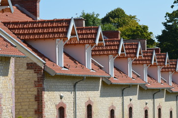 Série de lucarne et façade.