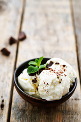 vanilla ice cream with chocolate topping