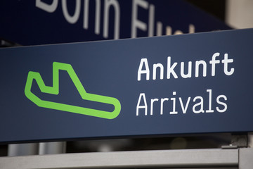 german english plain arrival sign