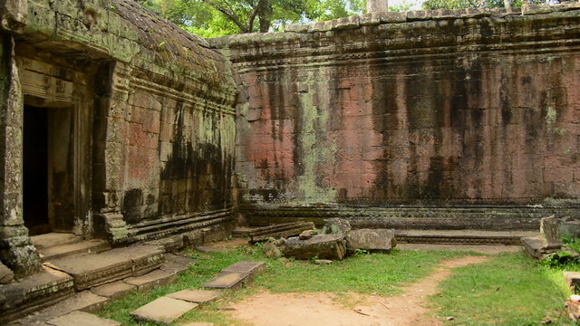 180 Degree Pan of Abandon Temple Archway and Courtyard - Angkor Wat, Cambodia