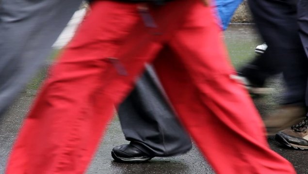 Nordic-Walking. Sportliche Veranstaltung mit L&auml;ufern, von der Seite gesehen. Keine Personen erkennbar.