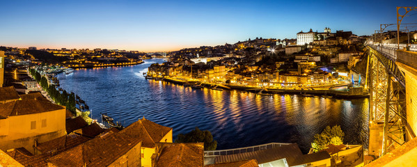 Fototapeta na wymiar Porto in Portugal at night