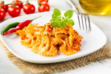 Farfalle arrabiata