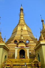 Fototapeta na wymiar Buddhist stupa Sule Paya in Yangon, Myanmar