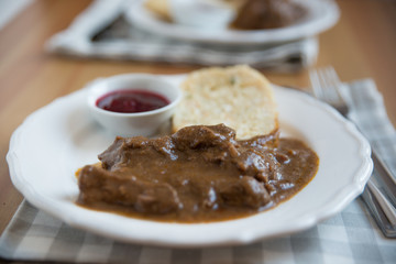 Wildragout mit Preiselbeeren