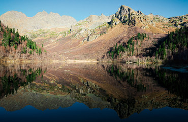 Fototapeta na wymiar Mountain lake Kardyvach, Caucasus