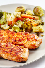 Grilled salmon with vegetables