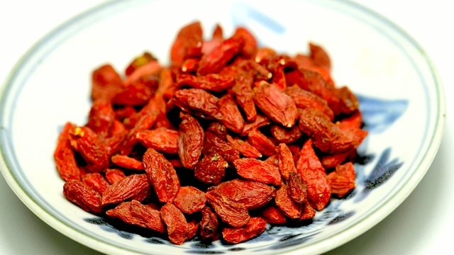 Gojii Beeren und Reishi Pilz chinesische Heilmittel