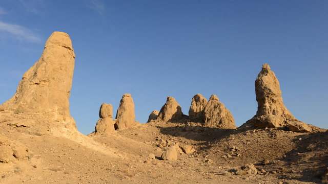 Zoom Out of the Tronas Pinnacles 