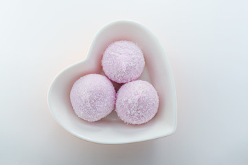 Heart bowl in pink marshmallows