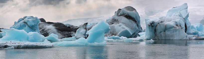 Iceberg in the glacier lagoon. Iceland. - obrazy, fototapety, plakaty