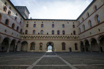 Fototapeta na wymiar Castle Sforzesco courtyard