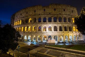Fototapeta na wymiar Colosseum at Night