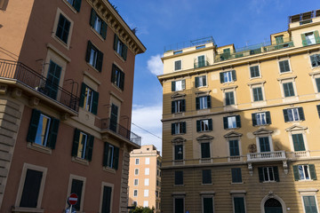 Fototapeta na wymiar Homes and office buildings in Rome