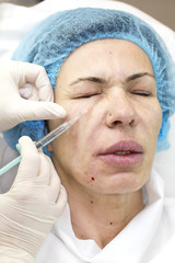 Cosmetic treatment with injection in a clinic