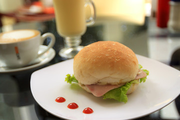 Natural lighting photo of casual breakfast in cafe